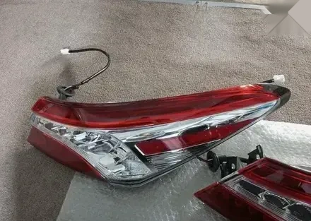 Toyota Camry V70 XSE ստոպեր